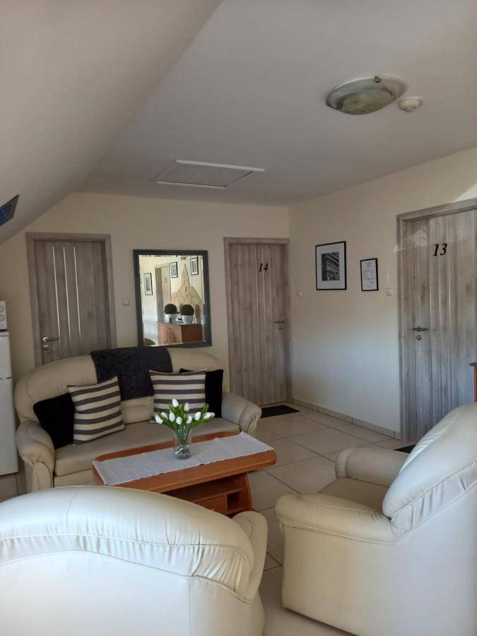 Viola Vendeghaz Bed & Breakfast Papa Bagian luar foto