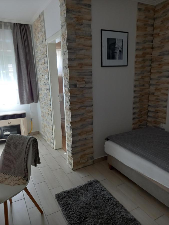 Viola Vendeghaz Bed & Breakfast Papa Bagian luar foto