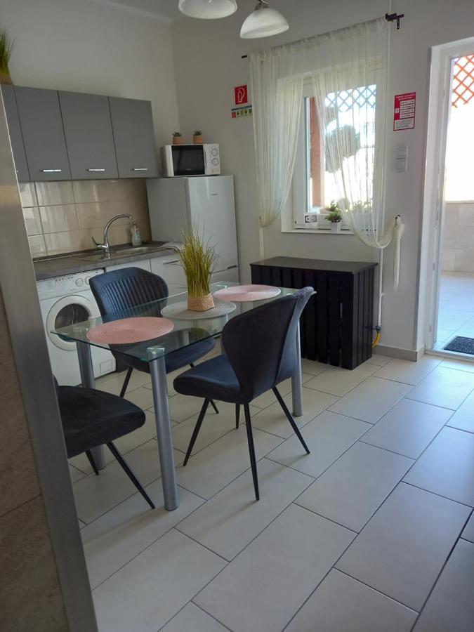 Viola Vendeghaz Bed & Breakfast Papa Bagian luar foto