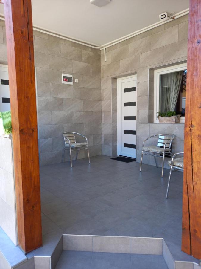 Viola Vendeghaz Bed & Breakfast Papa Bagian luar foto